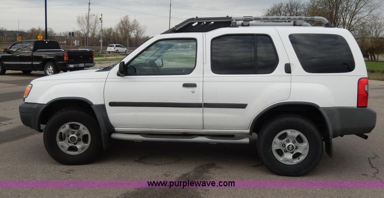 image for item D8064 2000 Nissan Xterra SUV