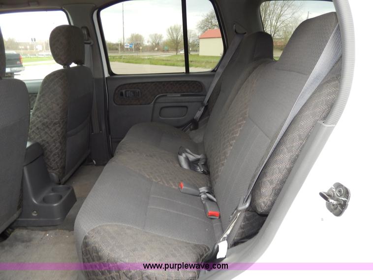 image for item D8064 2000 Nissan Xterra SUV