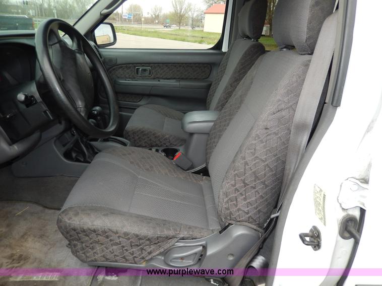 image for item D8064 2000 Nissan Xterra SUV