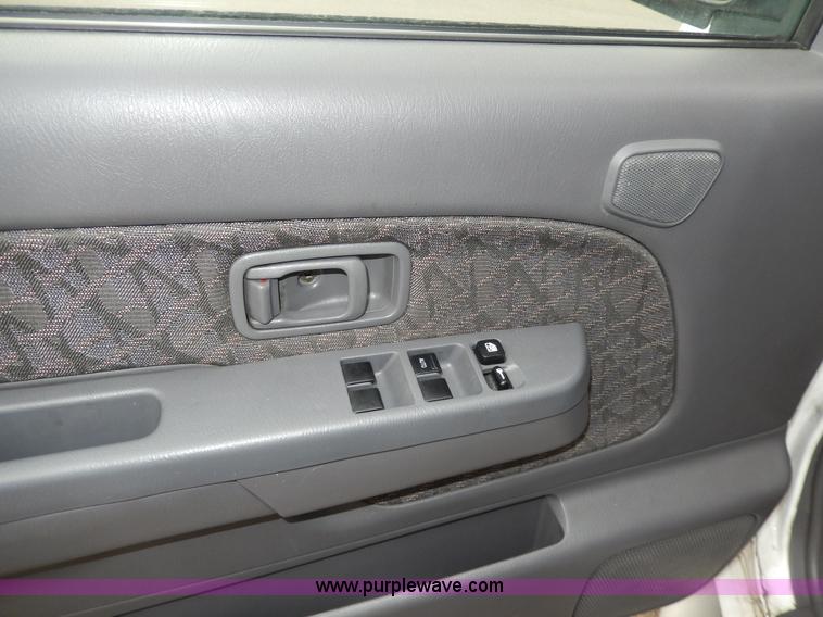 image for item D8064 2000 Nissan Xterra SUV