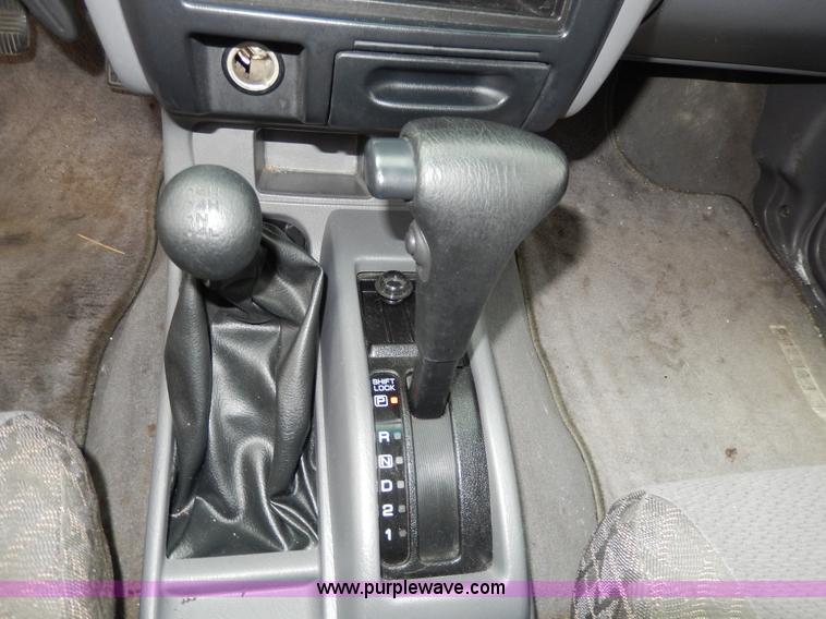 image for item D8064 2000 Nissan Xterra SUV