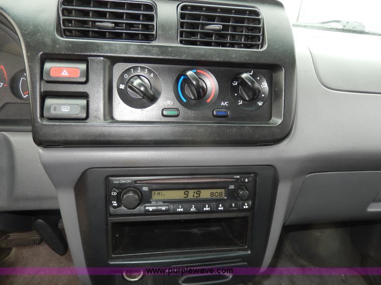 image for item D8064 2000 Nissan Xterra SUV