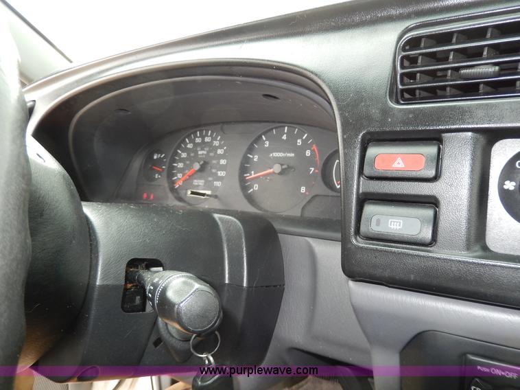 image for item D8064 2000 Nissan Xterra SUV