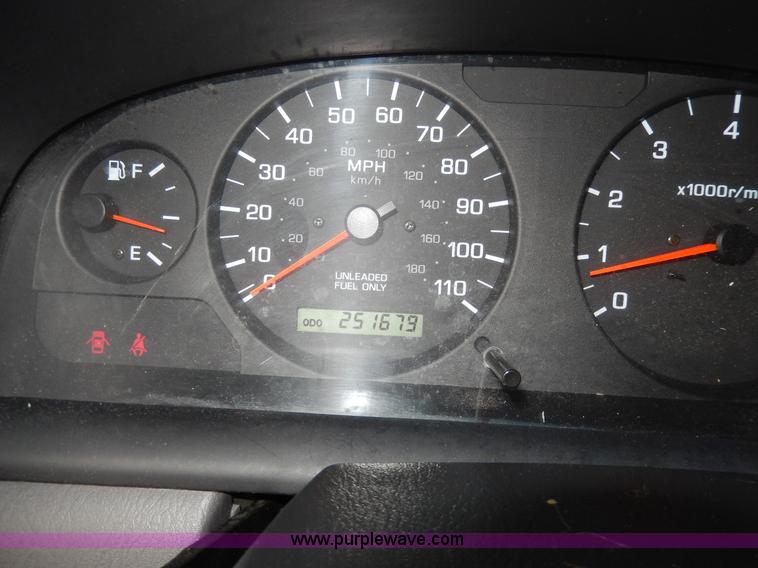 image for item D8064 2000 Nissan Xterra SUV