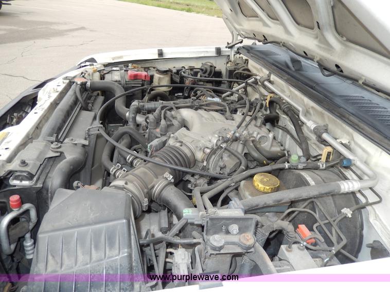 image for item D8064 2000 Nissan Xterra SUV