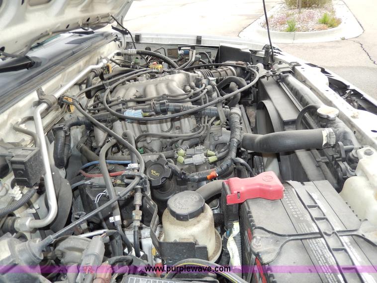 image for item D8064 2000 Nissan Xterra SUV