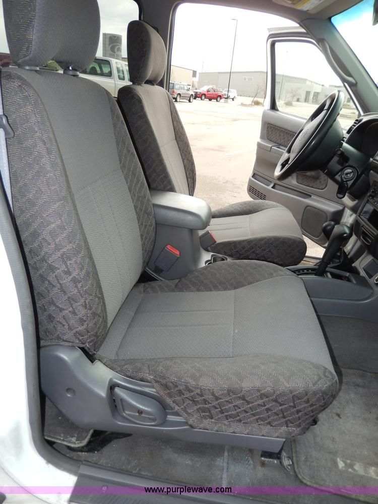 image for item D8064 2000 Nissan Xterra SUV