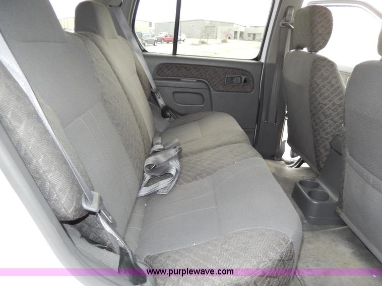 image for item D8064 2000 Nissan Xterra SUV