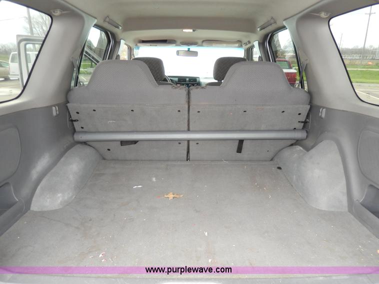 image for item D8064 2000 Nissan Xterra SUV