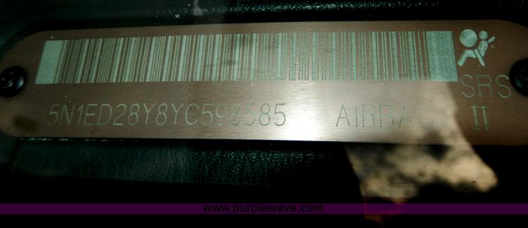 image for item D8064 2000 Nissan Xterra SUV