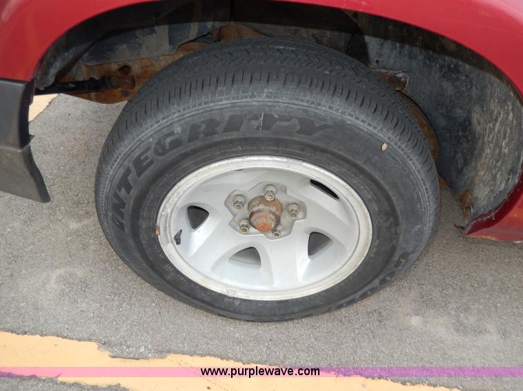 image for item D8072 1995 Chevrolet S10 pickup truck