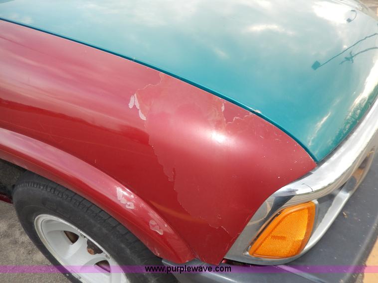 image for item D8072 1995 Chevrolet S10 pickup truck