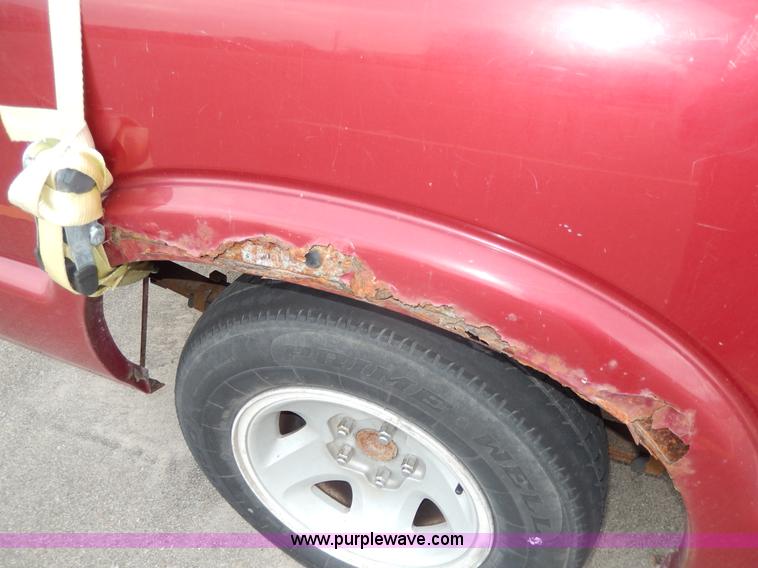 image for item D8072 1995 Chevrolet S10 pickup truck