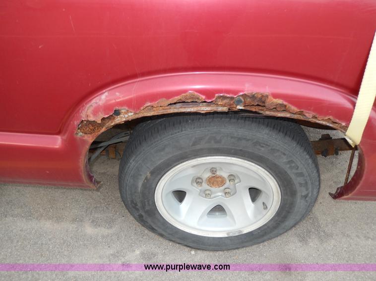 image for item D8072 1995 Chevrolet S10 pickup truck