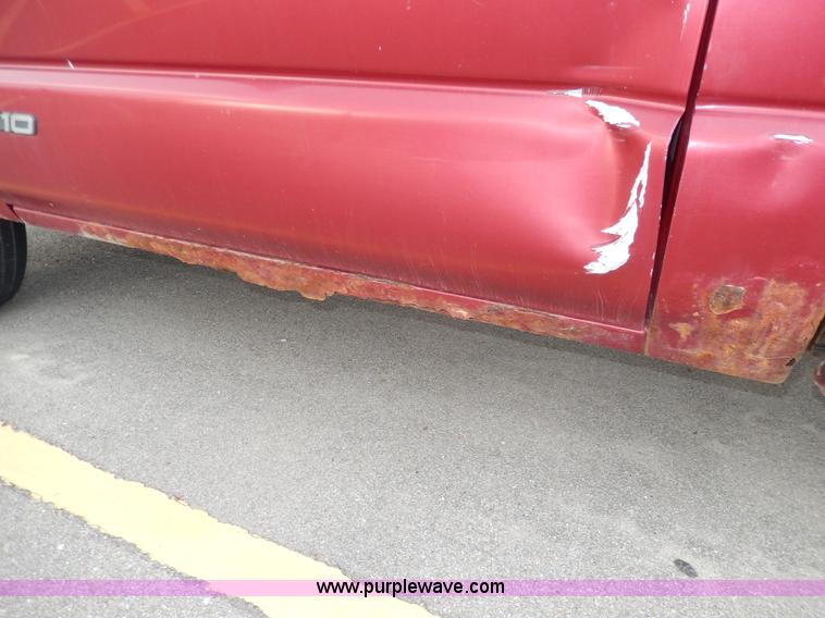 image for item D8072 1995 Chevrolet S10 pickup truck