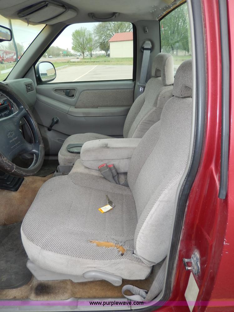 image for item D8072 1995 Chevrolet S10 pickup truck