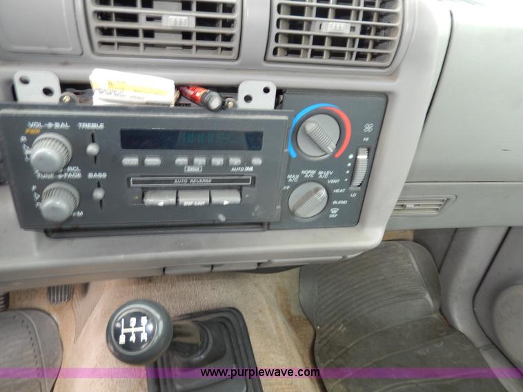 image for item D8072 1995 Chevrolet S10 pickup truck