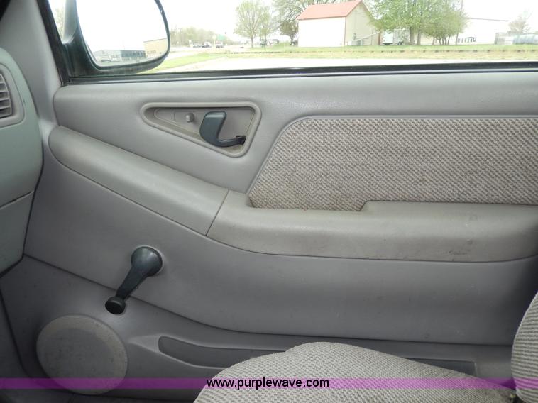 image for item D8072 1995 Chevrolet S10 pickup truck