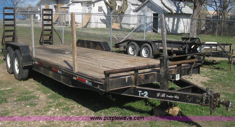 image for item E3381 2004 LB tandem axle flatbed trailer