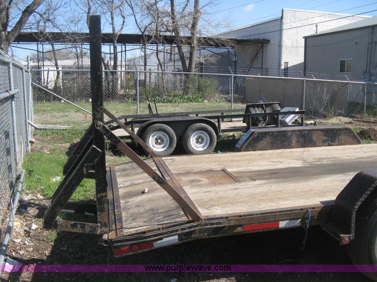 image for item E3381 2004 LB tandem axle flatbed trailer