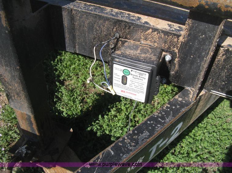 image for item E3381 2004 LB tandem axle flatbed trailer