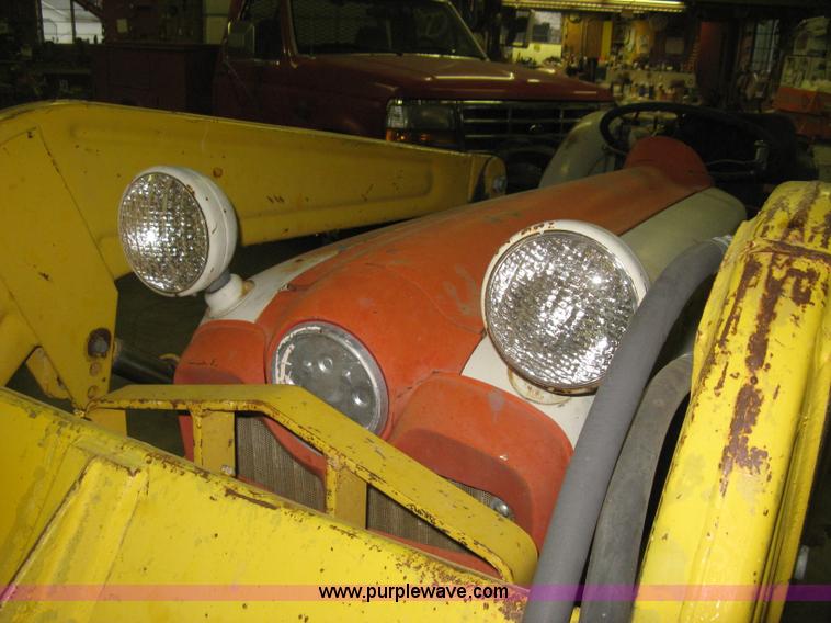 image for item E3396 1958 Ford 851 Power Master tractor