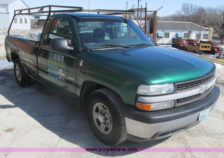 image for item F4415 1999 Chevrolet Silverado 1500 pickup truck