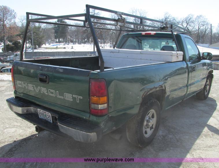 image for item F4415 1999 Chevrolet Silverado 1500 pickup truck
