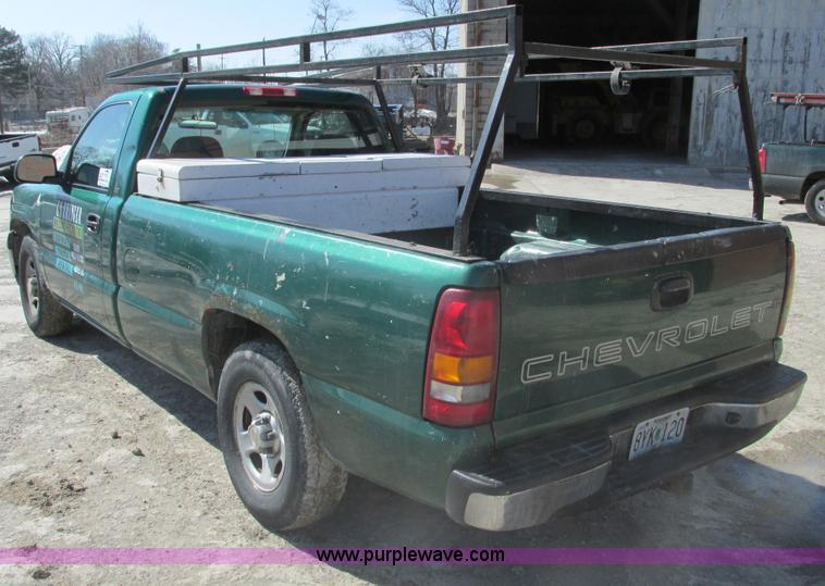 image for item F4415 1999 Chevrolet Silverado 1500 pickup truck
