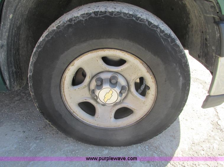 image for item F4415 1999 Chevrolet Silverado 1500 pickup truck