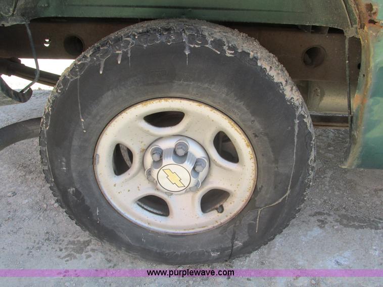 image for item F4415 1999 Chevrolet Silverado 1500 pickup truck