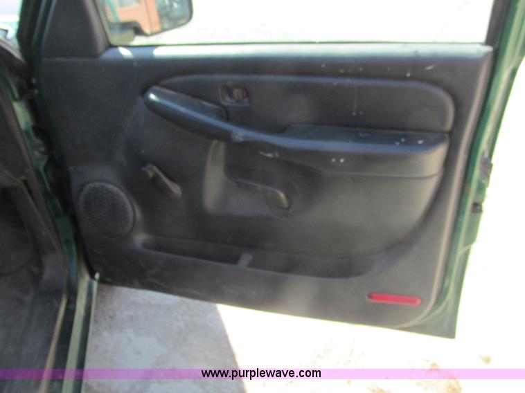 image for item F4415 1999 Chevrolet Silverado 1500 pickup truck