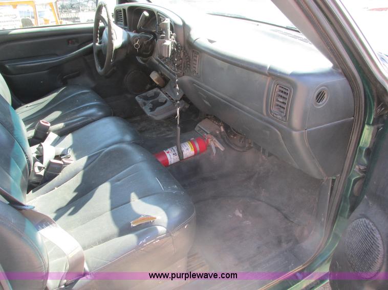 image for item F4415 1999 Chevrolet Silverado 1500 pickup truck