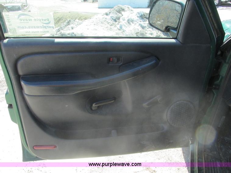 image for item F4415 1999 Chevrolet Silverado 1500 pickup truck