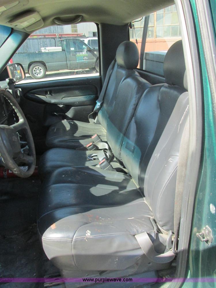 image for item F4415 1999 Chevrolet Silverado 1500 pickup truck