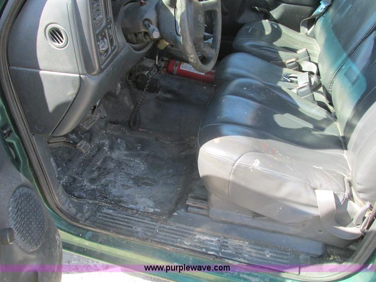 image for item F4415 1999 Chevrolet Silverado 1500 pickup truck