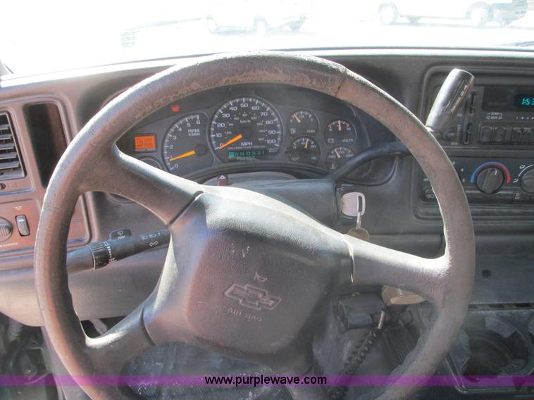 image for item F4415 1999 Chevrolet Silverado 1500 pickup truck