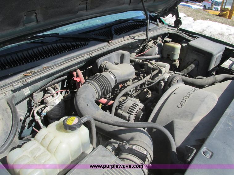 image for item F4415 1999 Chevrolet Silverado 1500 pickup truck