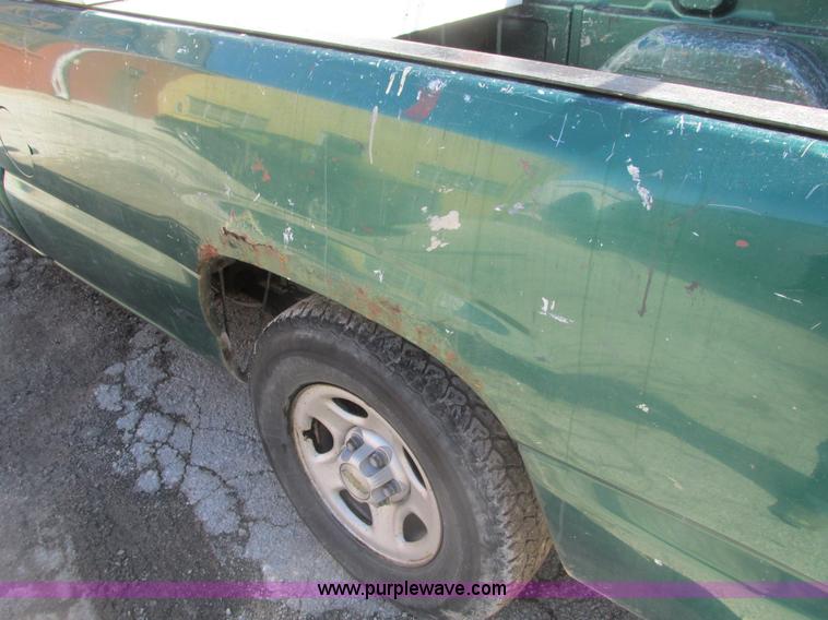 image for item F4415 1999 Chevrolet Silverado 1500 pickup truck