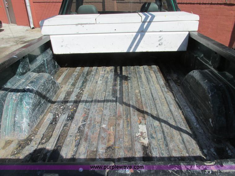 image for item F4415 1999 Chevrolet Silverado 1500 pickup truck