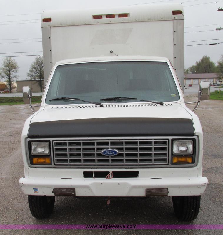 image for item F4824 1990 Ford Econoline E350 box truck