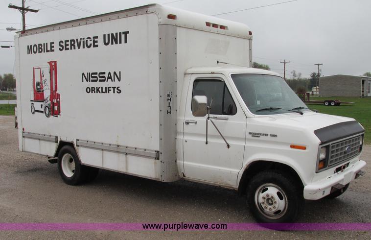 image for item F4824 1990 Ford Econoline E350 box truck