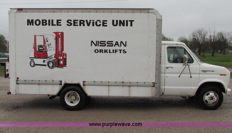 image for item F4824 1990 Ford Econoline E350 box truck