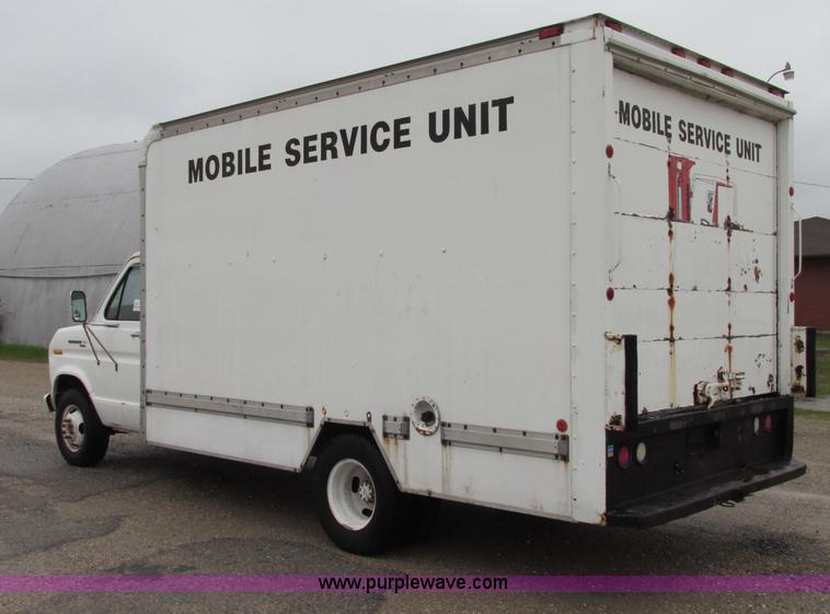 image for item F4824 1990 Ford Econoline E350 box truck