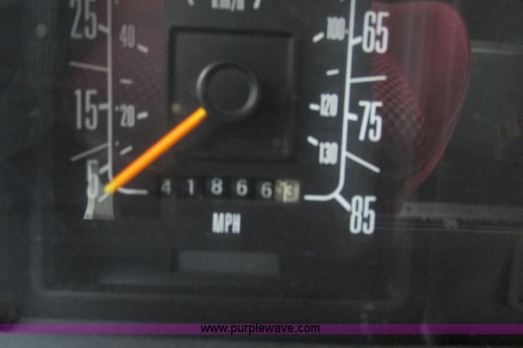 image for item F4824 1990 Ford Econoline E350 box truck