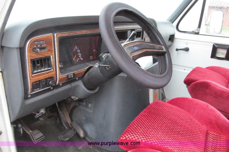 image for item F4824 1990 Ford Econoline E350 box truck