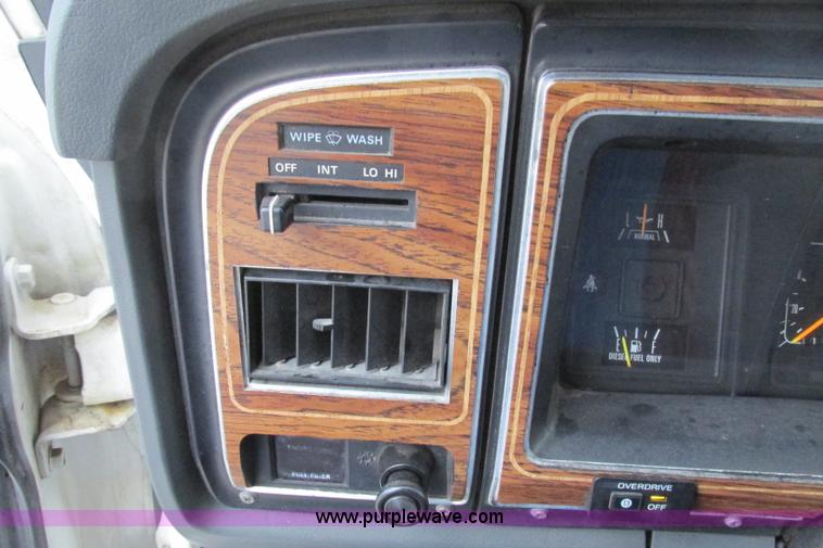 image for item F4824 1990 Ford Econoline E350 box truck