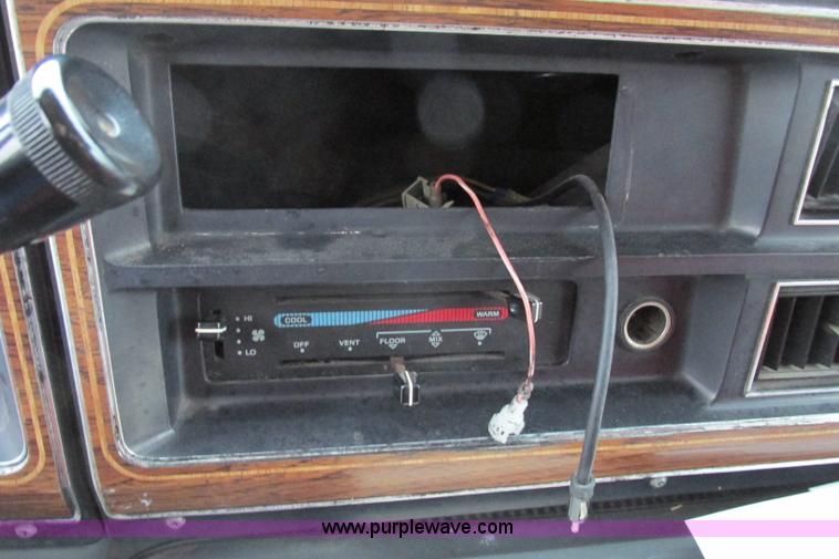 image for item F4824 1990 Ford Econoline E350 box truck