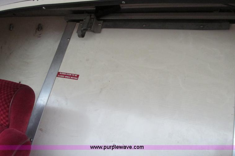 image for item F4824 1990 Ford Econoline E350 box truck