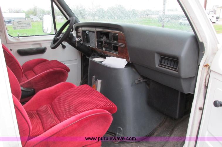 image for item F4824 1990 Ford Econoline E350 box truck